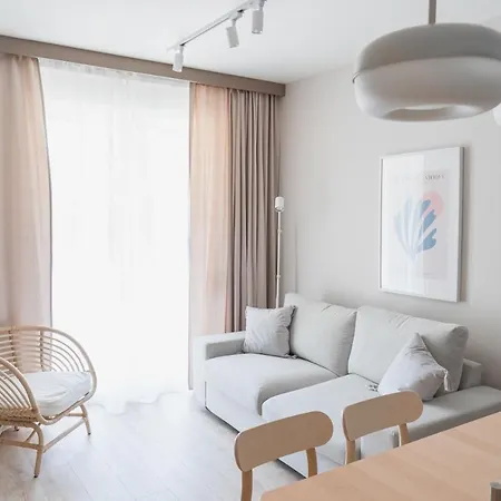 Leaf Apartment *